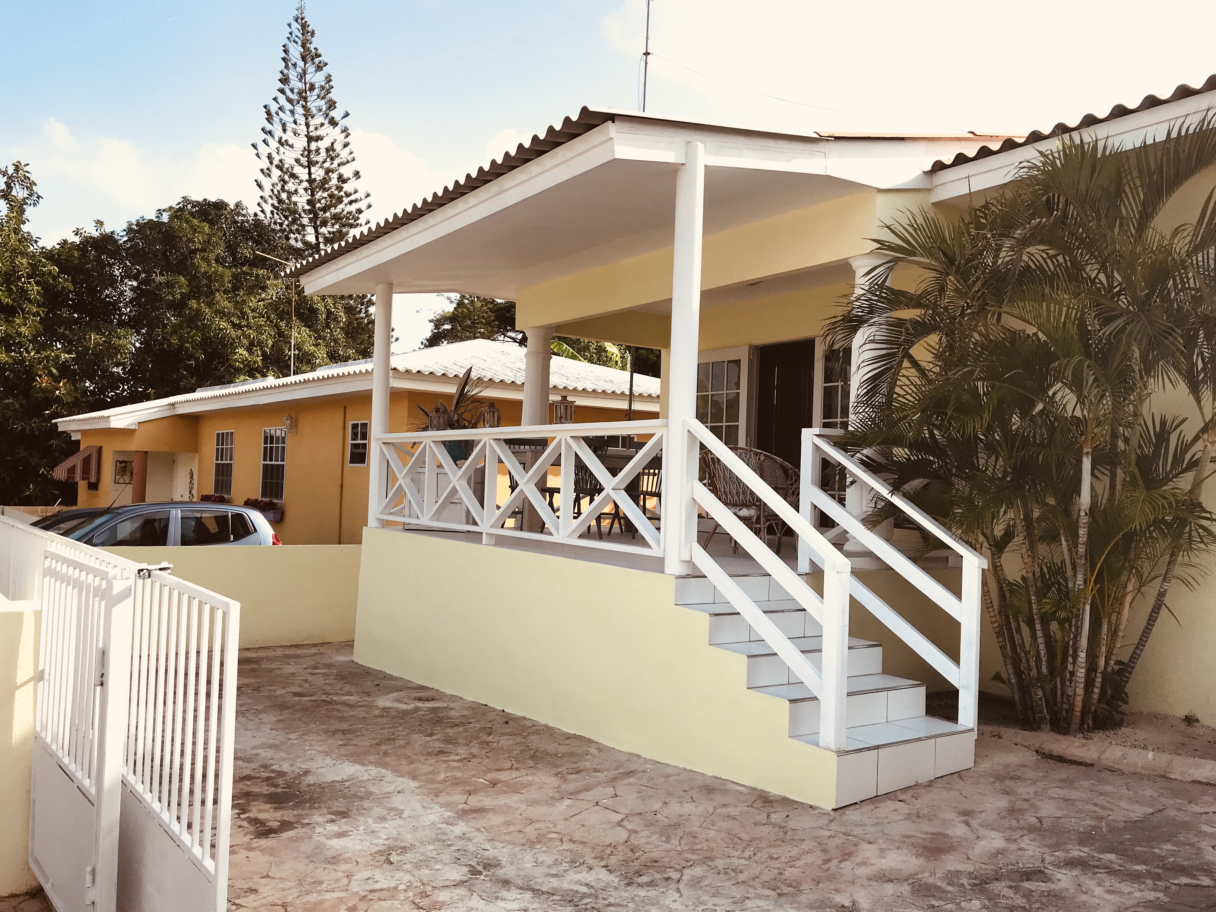 Fachada de Kolonchi en Willemstad, Curaçao